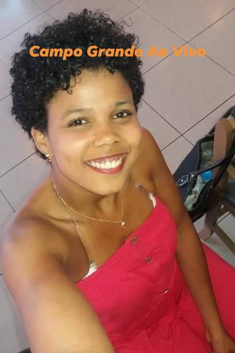 Mulher é morta a facadas em briga com vizinho na zona Oeste