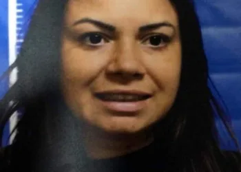 Mulher é presa quando tentava furtar carro de locadora de veículos na zona oeste