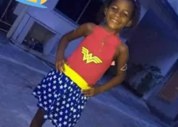 “PAI” MATA A FILHA A PAULADAS NO RJ