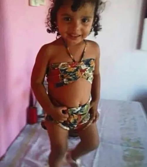 OI, MEU NOME É PYETRA DOS SANTOS EU ERA UMA CRIANÇA FELIZ..