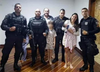 PMs salvam vida de bebê de 20 dias engasgado na zona oeste