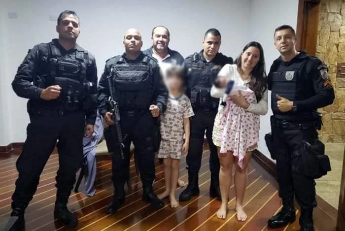 PMs salvam vida de bebê de 20 dias engasgado na zona oeste