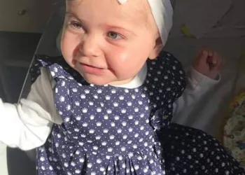 PELO AMOR DE DEUS!! AJUDEM ESSE BEBÊ