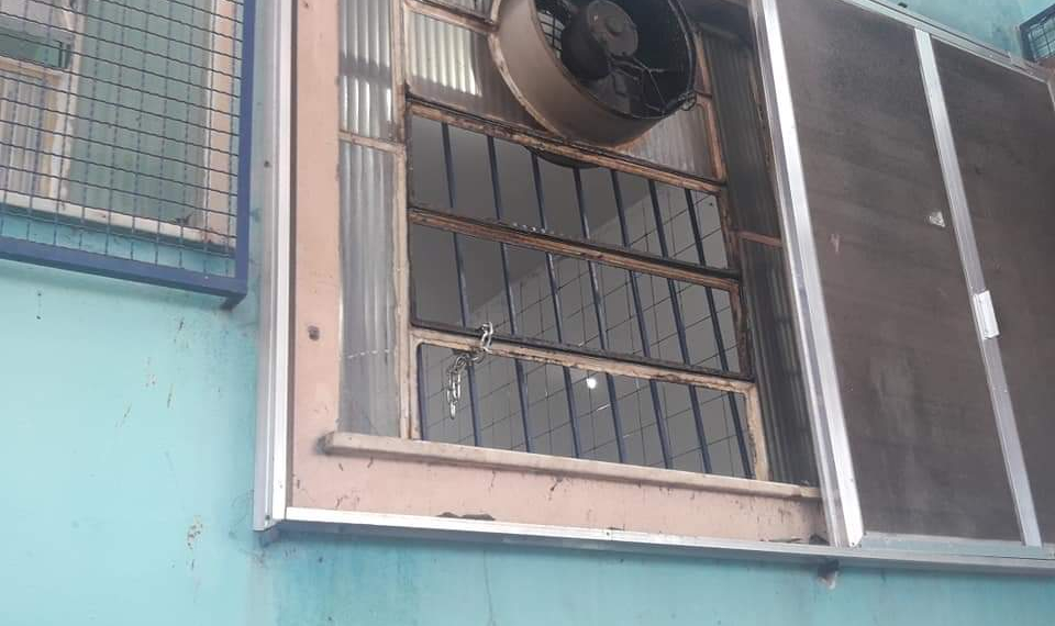 PAIS ESTÃO REVOLTADOS COM UMA CRECHE NA ZONA OESTE