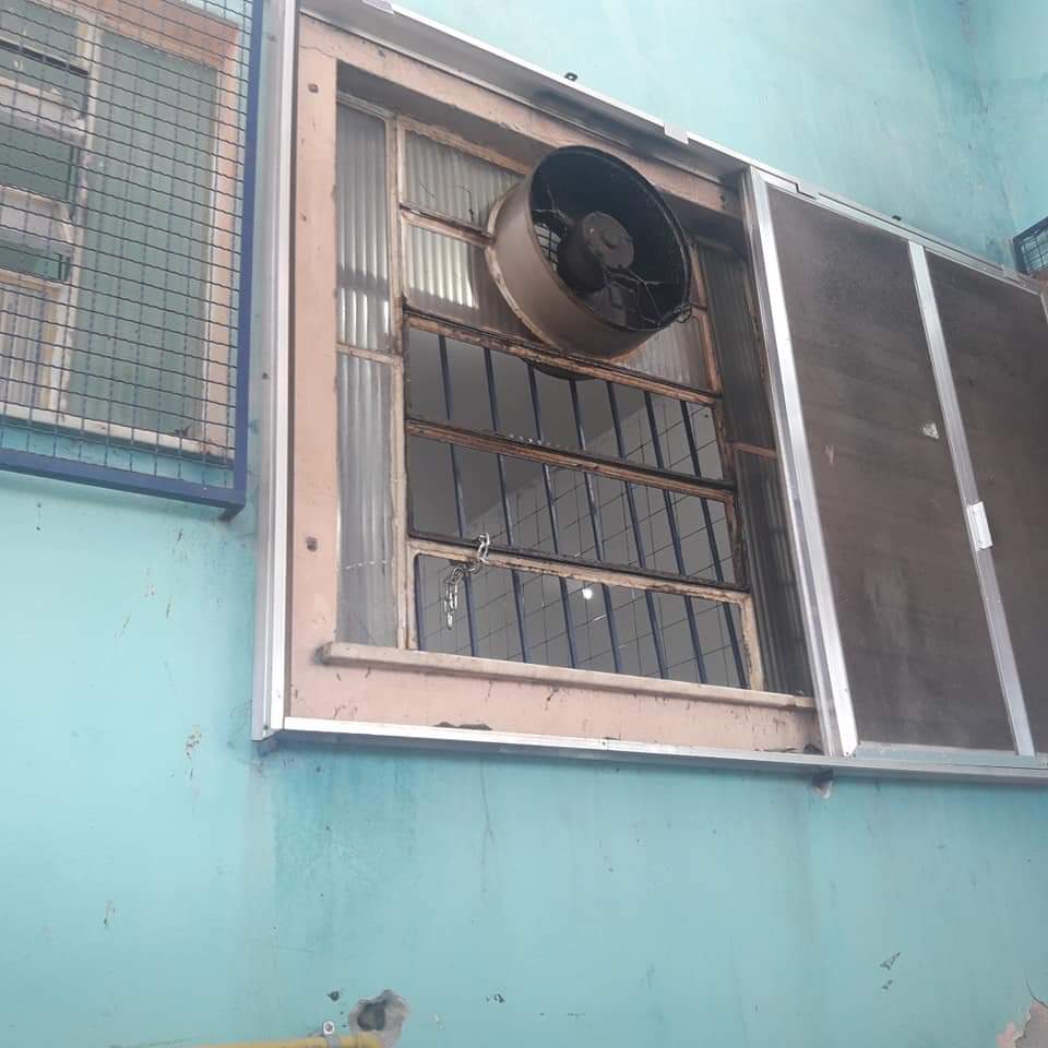 PAIS ESTÃO REVOLTADOS COM UMA CRECHE NA ZONA OESTE