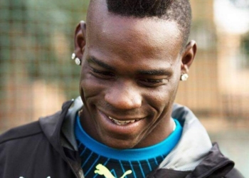 BALOTELLI NO RJ E VESTINDO A CAMISA DO FLAMENGO