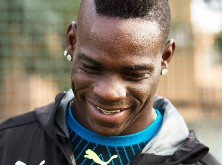 BALOTELLI NO RJ E VESTINDO A CAMISA DO FLAMENGO