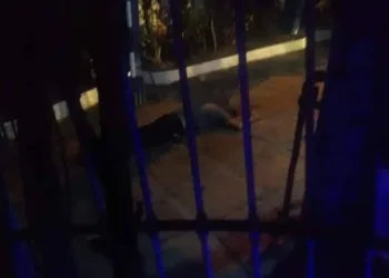 HOMEM ACABA DE SER FUZILADO NA AVENIDA BRASIL(FOTOS)