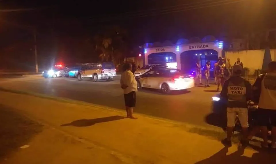 HOMEM ACABA DE SER FUZILADO NA AVENIDA BRASIL(FOTOS)