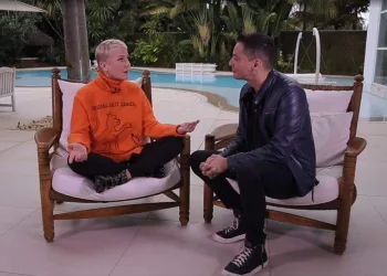 XUXA REVELA QUE POSAVA NUA ANTES MESMO DE PERDER A VIRGINDADE