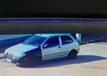 ATENÇÃO CAMPO GRANDE!! ESSE CARRO ESTÁ ROUBANDO NA REGIAO!! CUIDADO