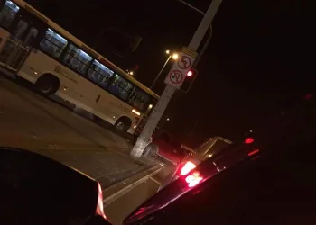 ACIDENTE NA CESÁRIO DE MELO, ALTURA DO VIADUTO DE PACIÊNCIA