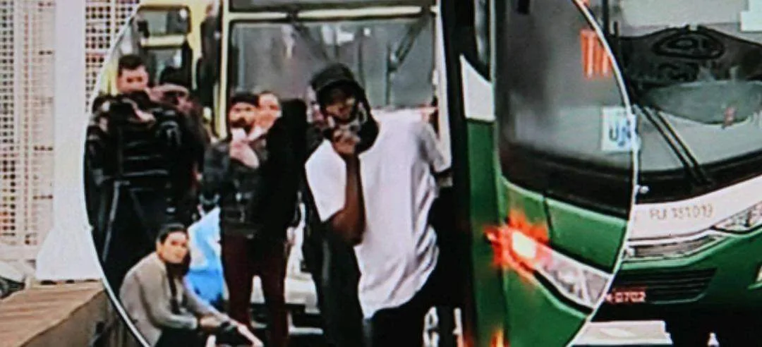 URGENTE!! IMAGENS DE DENTRO DO ONIBUS SEQUESTRADO NO RJ