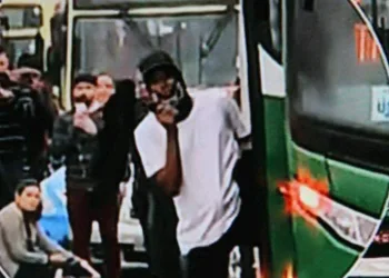 URGENTE!! IMAGENS DE DENTRO DO ONIBUS SEQUESTRADO NO RJ