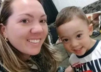 MÃE COLOCA CEBOLA CORTADA NO QUARTO PARA TOSSE E FILHO VAI PARA UTI