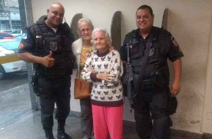 PMs AJUDAM MÃE E FILHA A SE REENCONTRAREM NO RJ