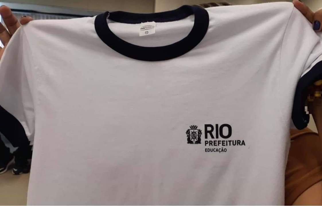 PREFEITURA DO RIO MUDA PADRÃO DE UNIFORME ESCOLAR E LICITA COMPRA DE TÊNIS EM R$ 48 MILHÕES