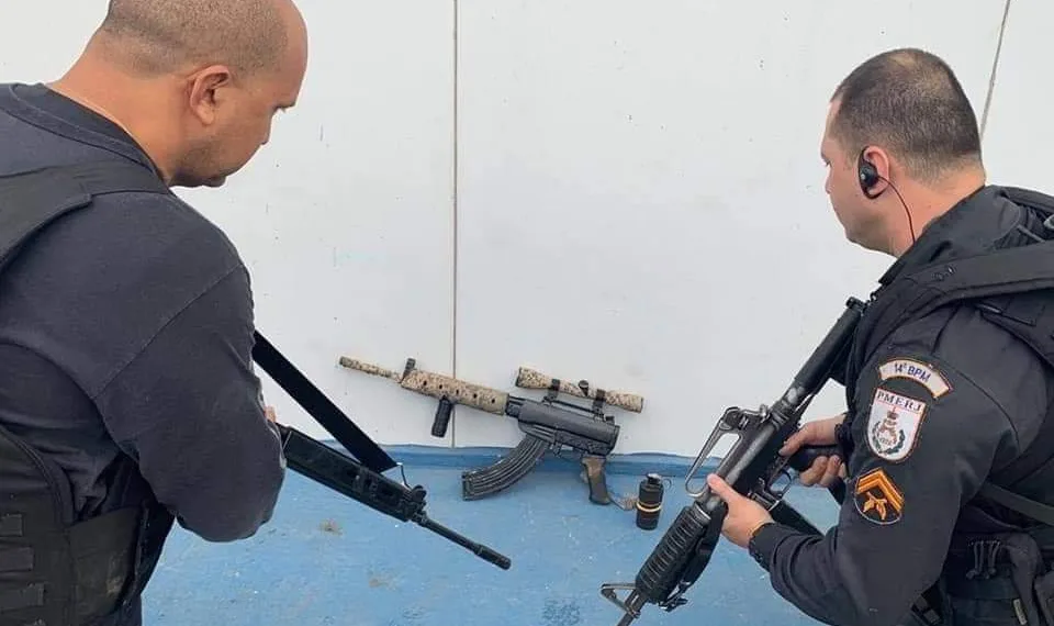 BANDIDOS SÃO PRESOS EM COMUNIDADES NA ZONA OESTE ( FOTOS)