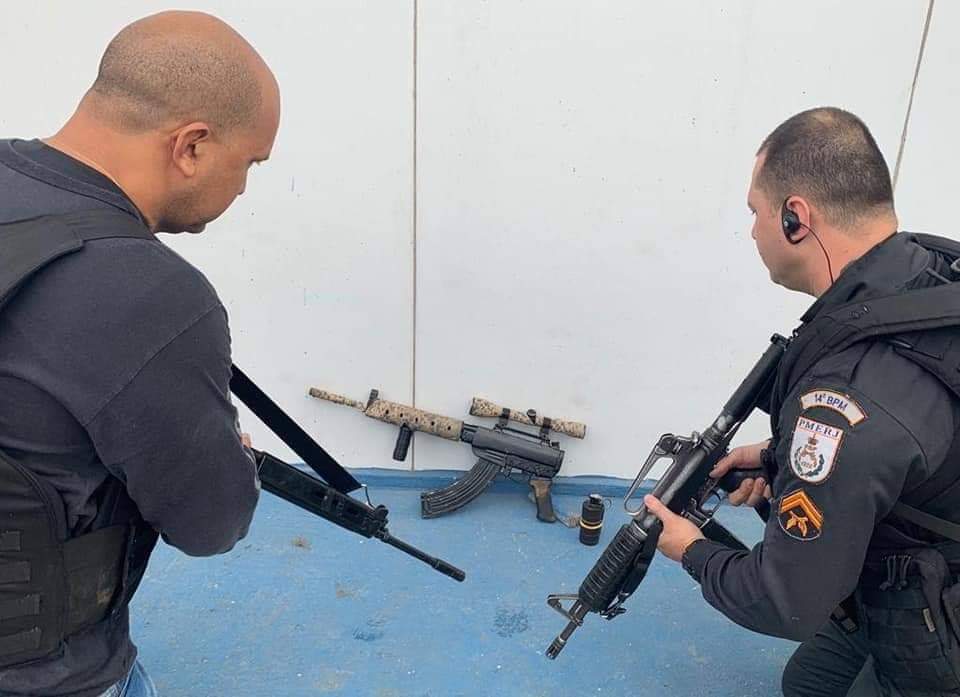 BANDIDOS SÃO PRESOS EM COMUNIDADES NA ZONA OESTE ( FOTOS)