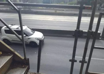 DENÚNCIA: PASSARELA NA AVENIDA BRASIL VAI CAIR!(FOTOS)!
