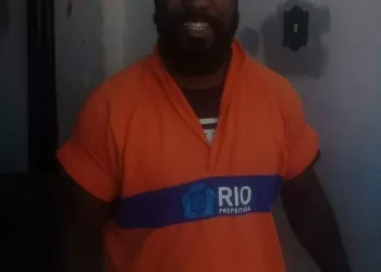 GARI ENCONTRA 700 REAIS NA ZONA OESTE  E DEVOLVE A DONA
