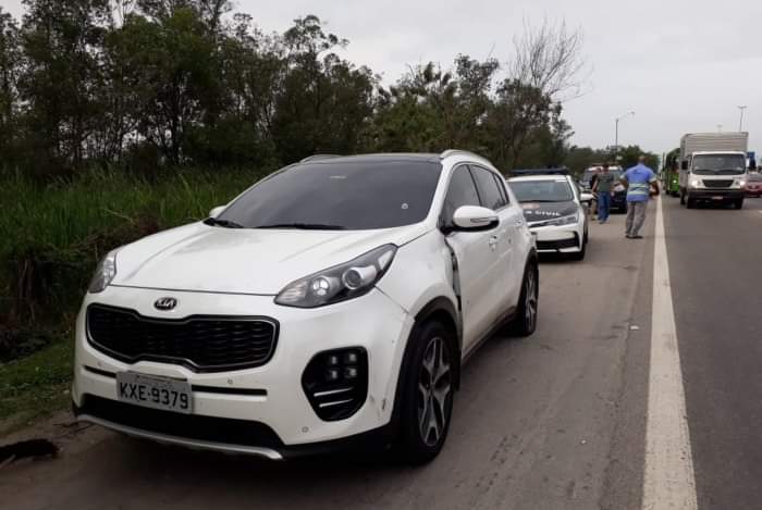 Mulher morre e homem fica ferido após ataque a tiros na Rodovia Washington Luiz