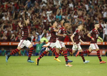 APITO AMIGO NO JOGO DO FLAMENGO!! CADE O VAR?