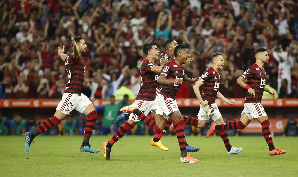 APITO AMIGO NO JOGO DO FLAMENGO!! CADE O VAR?