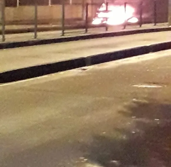 CARRO EXPLODE NO RJ E PEDESTRE MORRE NO RJ