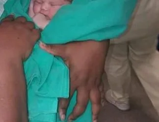 BEBÊ É ABANDONADO NA ZONA OESTE