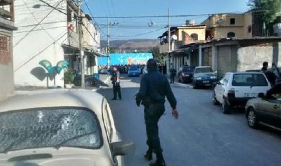 MOTORISTA DA UBER NÃO DEVOLVE CELULAR DE PASSAGEIRO EM CAMPO GRANDE… AÍ A CASA CAIU