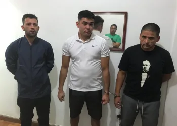 FAMILIA FEITA DE REFÉM EM ASSALTO A CASA NA ZONA OESTE