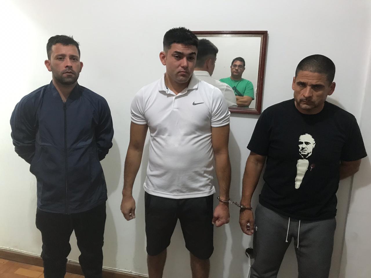 FAMILIA FEITA DE REFÉM EM ASSALTO A CASA NA ZONA OESTE