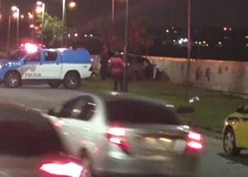PERSEGUIÇÃO POLICIAL TERMINA COM DOIS PRESOS E ACIDENTE NO RJ( FOTOS)
