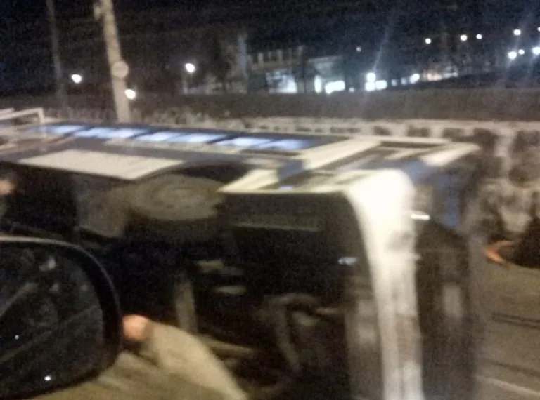 ATUALIZANDO!! ÔNIBUS CAI DE VIADUTO NA ZONA OESTE