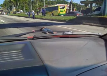 HOMEM ACABA SE SUICIDAR NO RJ