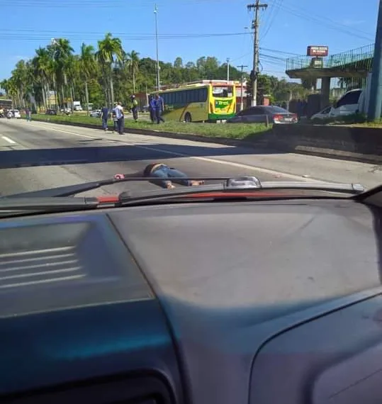 HOMEM ACABA SE SUICIDAR NO RJ