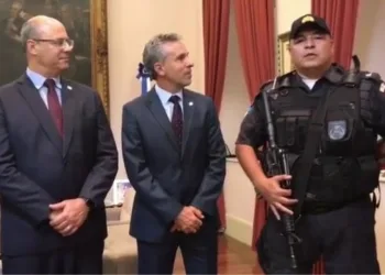 POLICIAL MILITAR É HOMENAGEADO PELO GOVERNADOR WITZEL