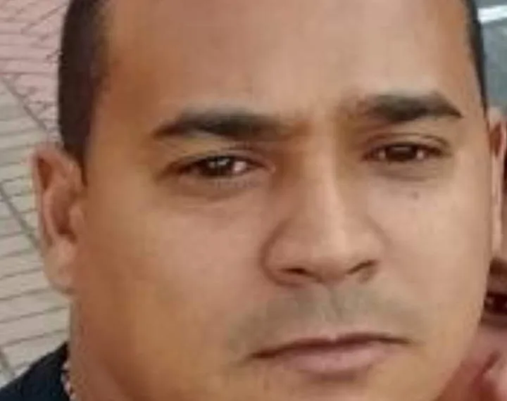 POLICIAL É ASSALTADO E BALEADO DENTRO DE CASA NO RJ