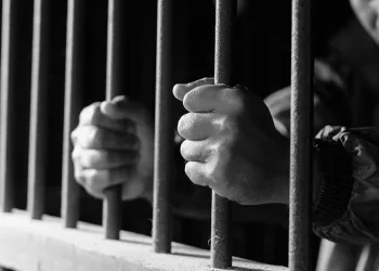 Denúncias apontam que três presos sofrem tortura por dia no Rio