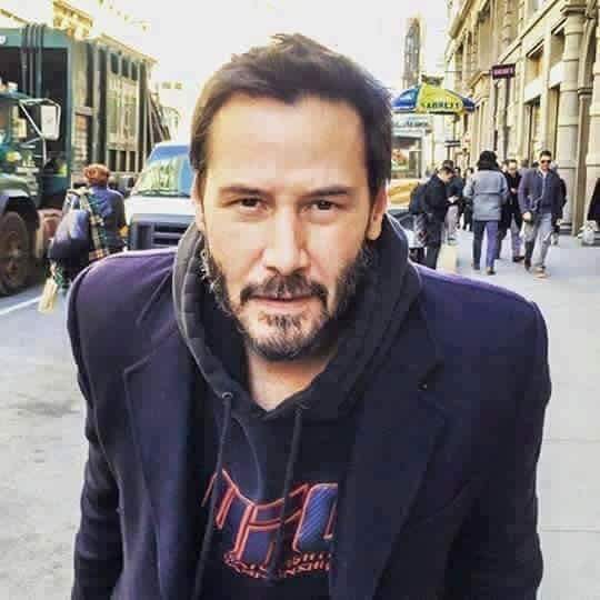 PORQUE TODOS AMAM KEANU REEVES?
