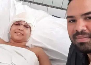 Namorado de jovem que teve couro cabeludo arrancado dá triste notícia