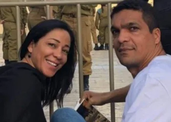 Cabo Daciolo comemora fim do tratamento de sua esposa: “Curada da leucemia”