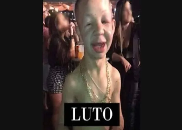 Rapaz com doença rara comete suicídio após virar piada na internet