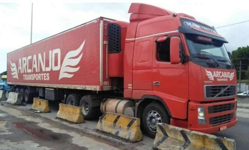 HOMEM É PRESO EM TENTATIVA DE ROUBO DE CARGA NA AV.BRASIL