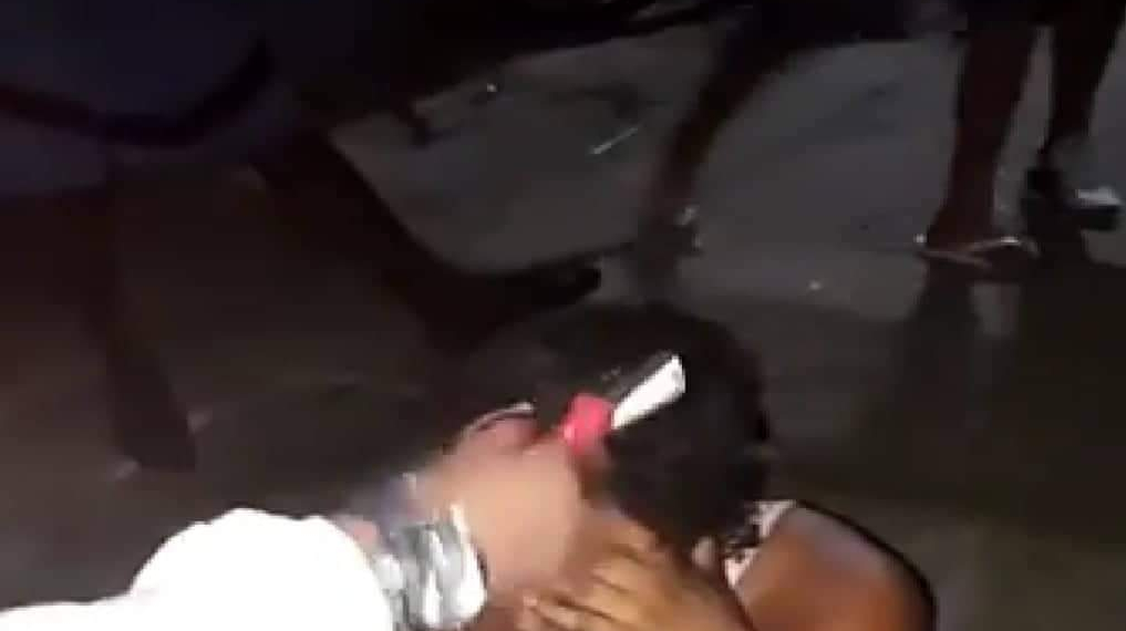 GAROTA TEM CABELOS CORTADOS POR TRAFICANTES NO RJ