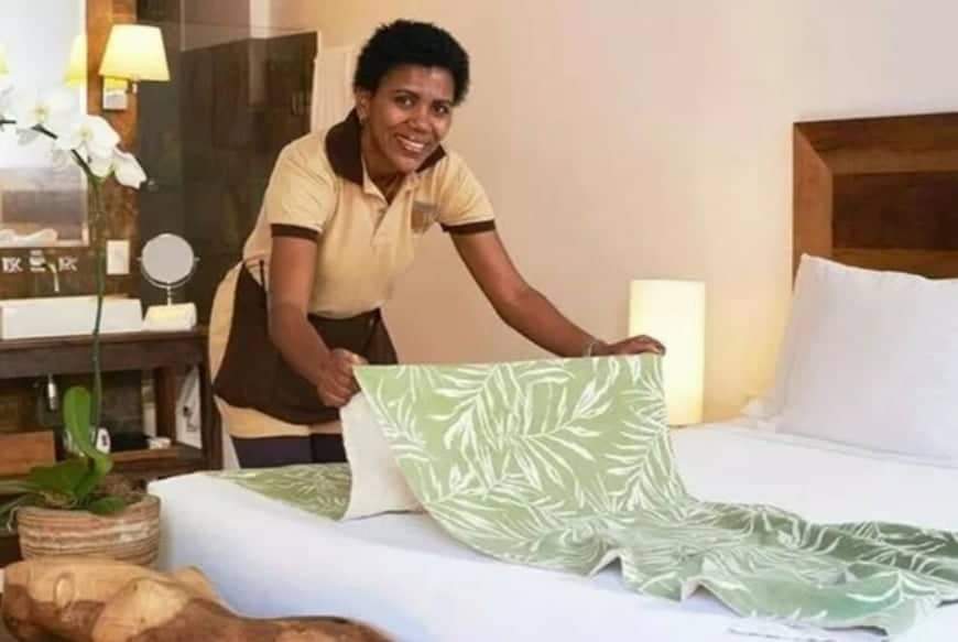 ARRUMADEIRA DE QUARTOS, AUXILIAR DE OPERAÇÃO, ATENDENTE, CHAPEIRO – R$ 1.185,00 + ADICIONAIS – COM E SEM EXPERIENCIA – RIO DE JANEIRO