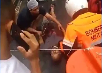 URGENTE!! HOMEM POE FOGO EM ÔNIBUS E TENTA O SUICÍDIO NO RJ