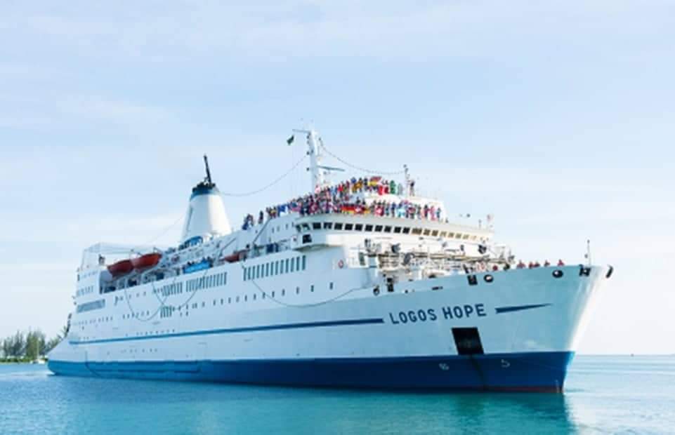 Porto do Rio recebe livraria flutuante