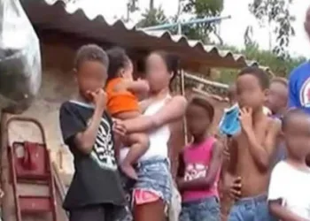 Pai de 9 filhos descobre que é estéril e pede divórcio